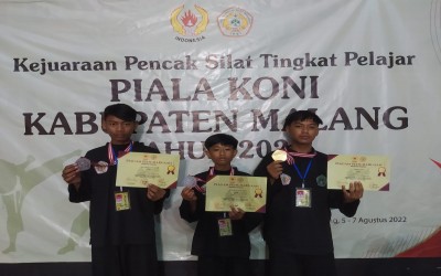 MTs Al-Islam Raih Medali Emas dan Perak Kejuaraan Pencak Silat Tingkat Pelajar Piala KONI Kabupaten Malang